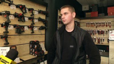 Денис розповів, що місцеві жителі готуються до відключень, тому попит на генератори є Денис розповів, що місцеві жителі готуються до відключень, тому попит на генератори є