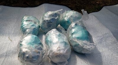 Правоохоронці вилучили у групи чоловіків наркотики Правоохоронці вилучили у групи чоловіків наркотики