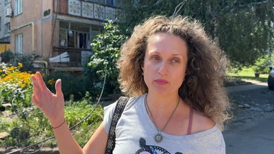 «Думала, помираю». Містяни розказали, як бомби били по 14-поверхівці в Краматорську «Думала, помираю». Містяни розказали, як бомби били по 14-поверхівці в Краматорську