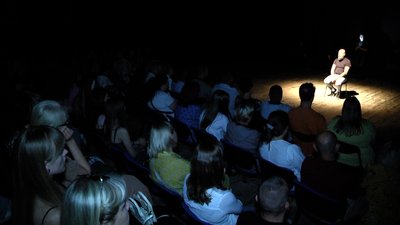 "Лишатися (не) можна…": У Житомирі актори Херсонського театру показали життя в окупації та поза нею