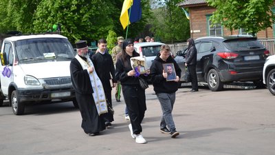 У Бахмачі провели в останню путь молодшого лейтенанта Ігоря Карнача, який загинув на Донецькому напрямку У Бахмачі провели в останню путь молодшого лейтенанта Ігоря Карнача, який загинув на Донецькому напрямку