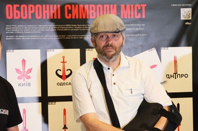 "Емоції друзів". У Херсоні презентували виставковий проєкт про міста України "Емоції друзів". У Херсоні презентували виставковий проєкт про міста України