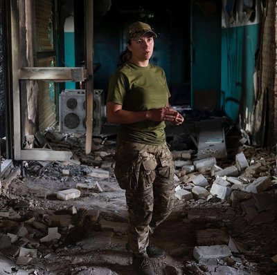 "Якщо ти не там, де маєш бути, ті люди швидше за все помруть", — парамедикиня Кріс про фронт, життя та битву за Крим "Якщо ти не там, де маєш бути, ті люди швидше за все помруть", — парамедикиня Кріс про фронт, життя та битву за Крим