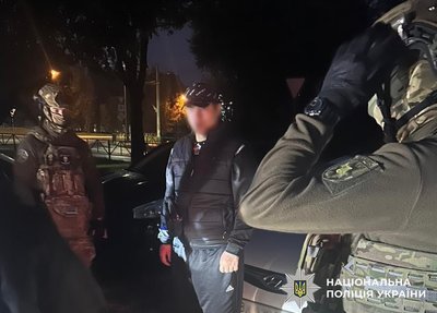 Обікрали інтернет-магазин на понад 700 тис. грн: на Київщині викрили міжрегіональну групу шахраїв Обікрали інтернет-магазин на понад 700 тис. грн: на Київщині викрили міжрегіональну групу шахраїв