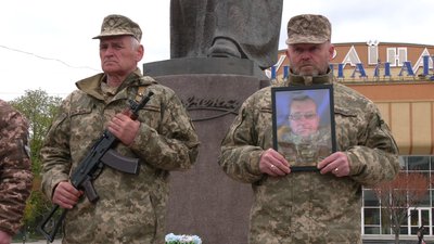 "Шкода талановиту людину": з 40-річним лейтенантом Миколою Приймаком попрощалися у Рівному "Шкода талановиту людину": з 40-річним лейтенантом Миколою Приймаком попрощалися у Рівному