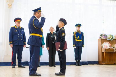 Qırım balalarınıñ arbiyleştirilmesi: Simferopolda beşinci sınıf talebeleri "kadet antı"nı berdiler Qırım balalarınıñ arbiyleştirilmesi: Simferopolda beşinci sınıf talebeleri "kadet antı"nı berdiler