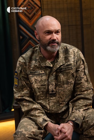 Військовослужбовець 12-го окремого центру спеціального призначення Тимур Хромаєв під час інтервʼю Суспільному, Київ, 14 травня 2026 року Військовослужбовець 12-го окремого центру спеціального призначення Тимур Хромаєв під час інтервʼю Суспільному, Київ, 14 травня 2026 року