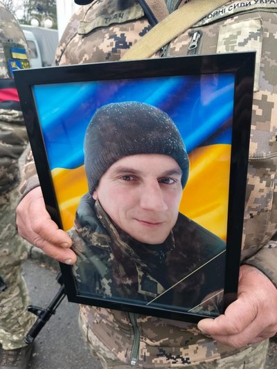 У Полтаві попрощалися із чотирма військовими, які захищали Україну У Полтаві попрощалися із чотирма військовими, які захищали Україну