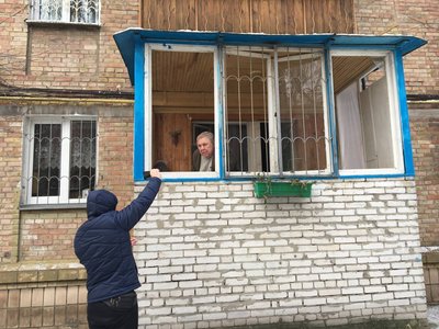 "Зараз плівкою вікна закрию, а коли Путін здохне — поставлю нові" — кияни про наслідки атаки "шахедами" "Зараз плівкою вікна закрию, а коли Путін здохне — поставлю нові" — кияни про наслідки атаки "шахедами"