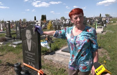 На кладовищах Луцької громади перед Провідною неділею наводять лад