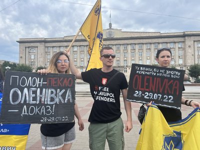 У Черкасах вшанували пам'ять загиблих під час теракту в Оленівці У Черкасах вшанували пам'ять загиблих під час теракту в Оленівці