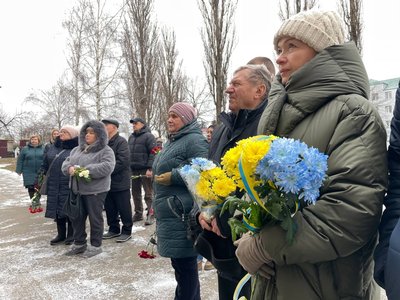 У Полтаві відкрили меморіальну дошку на честь військового Сергія Писаренка У Полтаві відкрили меморіальну дошку на честь військового Сергія Писаренка
