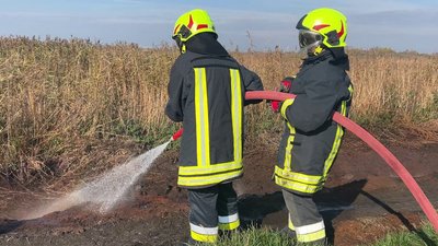 "Коли хлопці воюють, ми мусимо допомагати": як учительки стали пожежницями у Вербській громаді на Рівненщині "Коли хлопці воюють, ми мусимо допомагати": як учительки стали пожежницями у Вербській громаді на Рівненщині