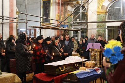 У Луцьку попрощалися із загиблим на Донеччині 33-річним військовослужбовцем Романом Радом’яком У Луцьку попрощалися із загиблим на Донеччині 33-річним військовослужбовцем Романом Радом’яком