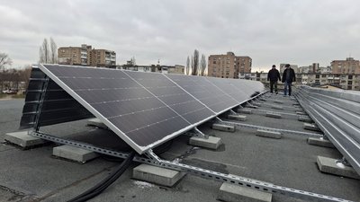 Можуть працювати і під час блекаутів: у школі на Черкащині встановили сонячні панелі Можуть працювати і під час блекаутів: у школі на Черкащині встановили сонячні панелі
