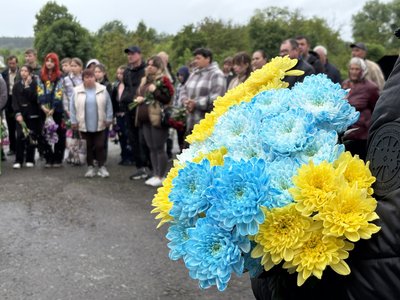 На Вінниччині відкрили меморіальні дошки на честь двох полеглих захисників України На Вінниччині відкрили меморіальні дошки на честь двох полеглих захисників України