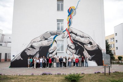 мурал, який символізує польсько-українську солідарність мурал, який символізує польсько-українську солідарність