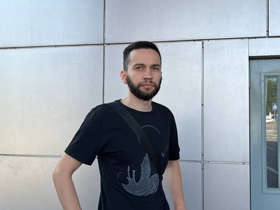 "Працюватимемо, реагуючи на сповіщення про тривогу" — працівник магазину ТЦ у Дніпрі, пошкодженого через атаку РФ "Працюватимемо, реагуючи на сповіщення про тривогу" — працівник магазину ТЦ у Дніпрі, пошкодженого через атаку РФ