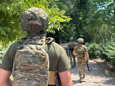 «Летить все, що можна»: як мобільно-вогнева група поліції Херсонщини несе службу в «червоній зоні» Херсона