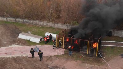 Порятунок із димокамери та палаючий лабіринт: у Прилуках вперше змагалися рятувальники з різних районів Чернігівщини Порятунок із димокамери та палаючий лабіринт: у Прилуках вперше змагалися рятувальники з різних районів Чернігівщини