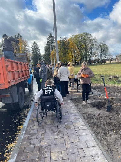 На Житомирщині в пам'ять про полеглих воїнів відбулася акція "Посаджу калину" На Житомирщині в пам'ять про полеглих воїнів відбулася акція "Посаджу калину"