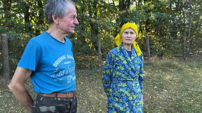 "Жити так, щоб рухатись між туалетом і кухнею, не цікаво": історія подружжя, яке 15 років живе у лісі на Чернігівщині "Жити так, щоб рухатись між туалетом і кухнею, не цікаво": історія подружжя, яке 15 років живе у лісі на Чернігівщині