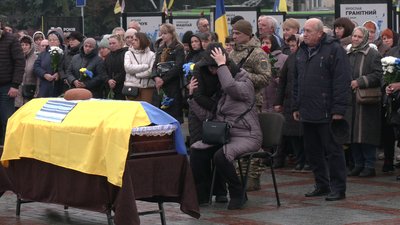 З військовими Олександром Мулявкою та Віктором Кравчуком попрощалися у Рівному З військовими Олександром Мулявкою та Віктором Кравчуком попрощалися у Рівному