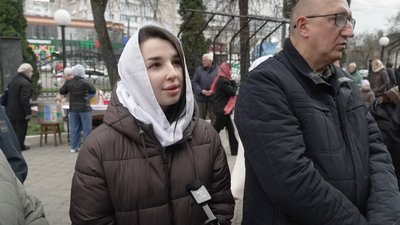 Часник, крашанки і ковбаса: як в Свято-Покровському соборі в Рівному освячують великодні кошики Часник, крашанки і ковбаса: як в Свято-Покровському соборі в Рівному освячують великодні кошики