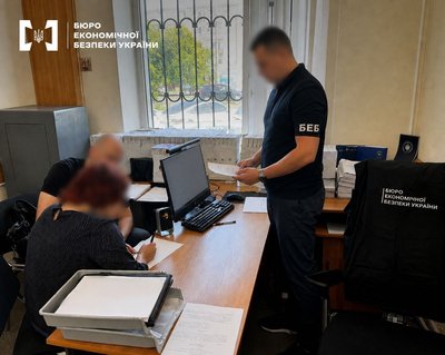 Майже 13 млн грн незаконних виплат у міській поліклініці Полтави: що відомо Майже 13 млн грн незаконних виплат у міській поліклініці Полтави: що відомо