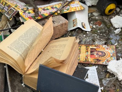 Фоторепортаж з місця влучання по чотириповерхівці в Дніпрі Фоторепортаж з місця влучання по чотириповерхівці в Дніпрі