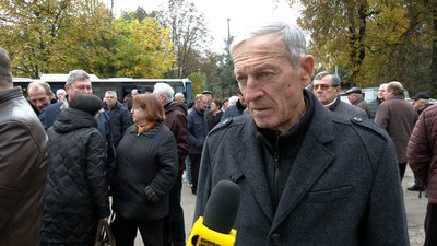 "Такі люди народжуються нечасто": у Чернігові попрощалися з колишнім очільником міліції області Віктором Свинарьовим "Такі люди народжуються нечасто": у Чернігові попрощалися з колишнім очільником міліції області Віктором Свинарьовим