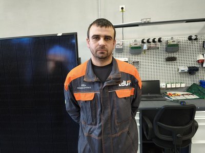 У Житомирі ветерани навчаються монтажу сонячних електросистем У Житомирі ветерани навчаються монтажу сонячних електросистем