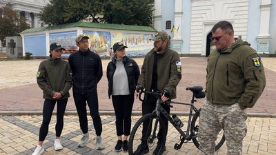 Американське подружжя пробігло від Закарпаття до Запоріжжя, щоб підтримати українців Американське подружжя пробігло від Закарпаття до Запоріжжя, щоб підтримати українців