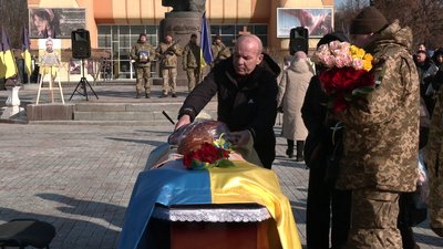 З військовим Денисом Грицюком попрощалися у Рівному З військовим Денисом Грицюком попрощалися у Рівному