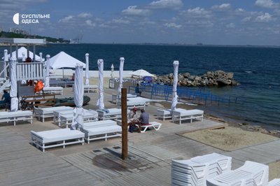 З укриттями, рятувальниками та пандусами : в Одесі офіційно працюють три пляжі З укриттями, рятувальниками та пандусами : в Одесі офіційно працюють три пляжі