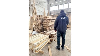 Контрабанда лісоматеріалів на Чернігівщині: двом чоловікам повідомили про підозру Контрабанда лісоматеріалів на Чернігівщині: двом чоловікам повідомили про підозру
