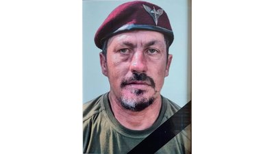 На Чернігівщині попрощалися з трьома військовими ЗСУ — Олександром Откидачем, Сергієм Рудіком та Віктором Усом На Чернігівщині попрощалися з трьома військовими ЗСУ — Олександром Откидачем, Сергієм Рудіком та Віктором Усом