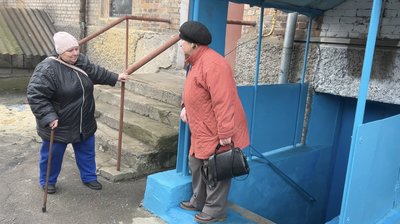 Причепуритися та поспілкуватися: в Умані на Черкащині роблять безоплатні стрижки пенсіонерам Причепуритися та поспілкуватися: в Умані на Черкащині роблять безоплатні стрижки пенсіонерам