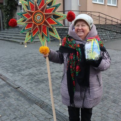68-річна медсестра з Житомирщини щосуботи збирає гроші для ЗСУ 68-річна медсестра з Житомирщини щосуботи збирає гроші для ЗСУ