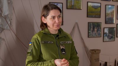 Роздавала хліб в аеропорту "Бориспіль": історія прикордонниці, яка проходить службу на Черкащині Роздавала хліб в аеропорту "Бориспіль": історія прикордонниці, яка проходить службу на Черкащині