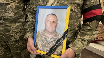 У Полтаві попрощалися із Петром Худолієм та Олегом Біжком У Полтаві попрощалися із Петром Худолієм та Олегом Біжком