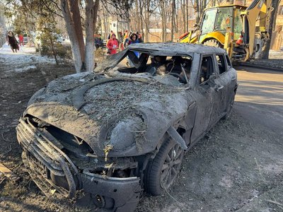 "Головне, що живі-здорові". Що відбувається на місці ракетного удару по Кривому Рогу