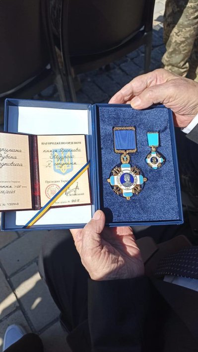 Пережив Голокост: одесит Роман Шварцман отримав орден від Володимира Зеленського Пережив Голокост: одесит Роман Шварцман отримав орден від Володимира Зеленського