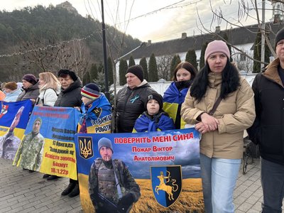 Акція на підтримку військовополонених і зниклих безвісти, акція у Кременці, Тернопільщина, 9 грудня 2025 року Акція на підтримку військовополонених і зниклих безвісти, акція у Кременці, Тернопільщина, 9 грудня 2025 року
