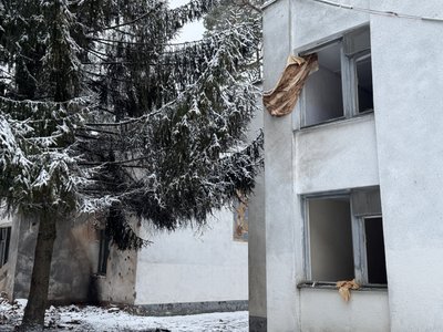 "Полум’я швидко поширювалось": уламки "шахедів" спричинили пожежу і руйнування у Сумах "Полум’я швидко поширювалось": уламки "шахедів" спричинили пожежу і руйнування у Сумах