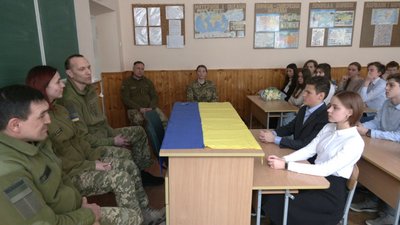 "Вразив оптимізм наших воїнів". Львівські школярі зустрілися з захисниками Азовсталі "Вразив оптимізм наших воїнів". Львівські школярі зустрілися з захисниками Азовсталі