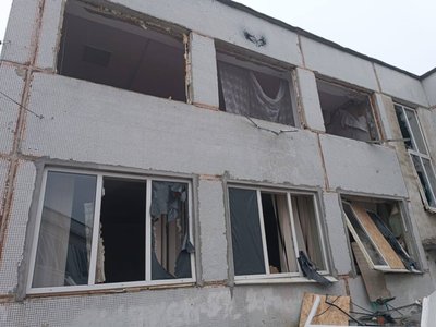 РФ скинула керовані авіабомби по Липцях під Харковом: пошкоджені будинки та ліцей РФ скинула керовані авіабомби по Липцях під Харковом: пошкоджені будинки та ліцей