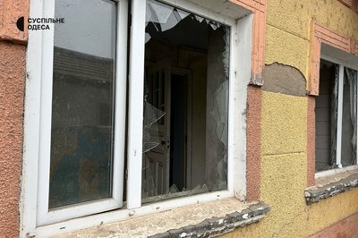 "Практично всі вікна вилетіли": фото наслідків російської дронової атаки на Ізмаїл Одеської області "Практично всі вікна вилетіли": фото наслідків російської дронової атаки на Ізмаїл Одеської області