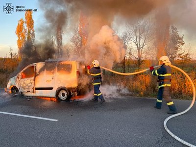 Несправність електричної системи: на Вінниччині горів автомобіль Несправність електричної системи: на Вінниччині горів автомобіль