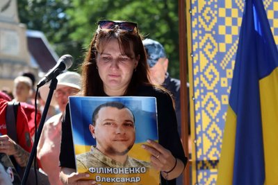 На Одещині відкрили Алею Надії для вшанування полонених і зниклих безвісти військових На Одещині відкрили Алею Надії для вшанування полонених і зниклих безвісти військових